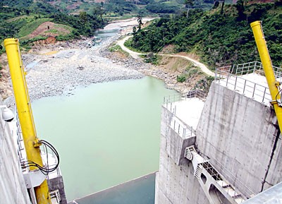 Dak Mi 4 Hydropower Plant has refused to open sluice gates to release water into the Vu Gia River (Photo: SGGP) Dak Mi 4 Hydropower Plant has refused to open sluice gates to release water into the Vu Gia River (Photo: SGGP)